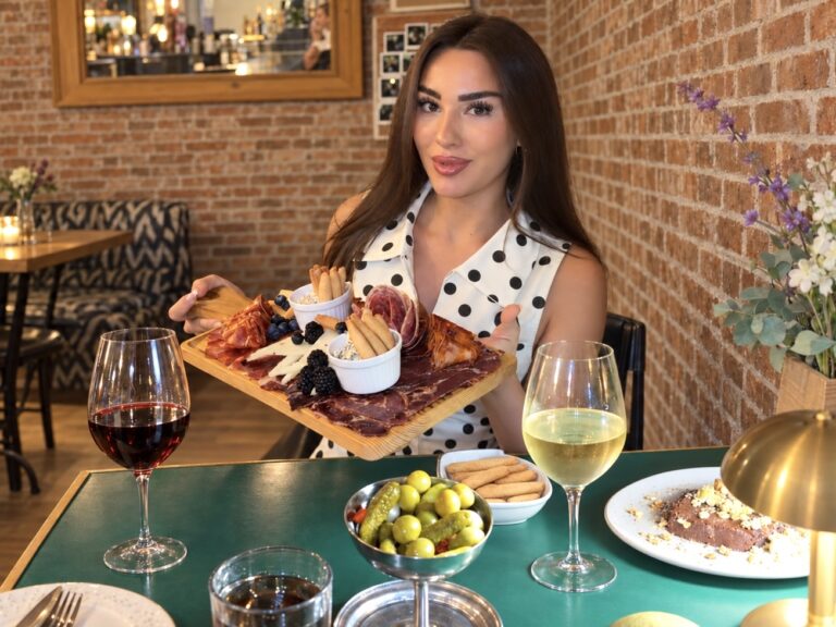 Tabla Premium de Ibéricos y Quesos para 2 + Brownie Casero + 2 Bebidas en La Latina