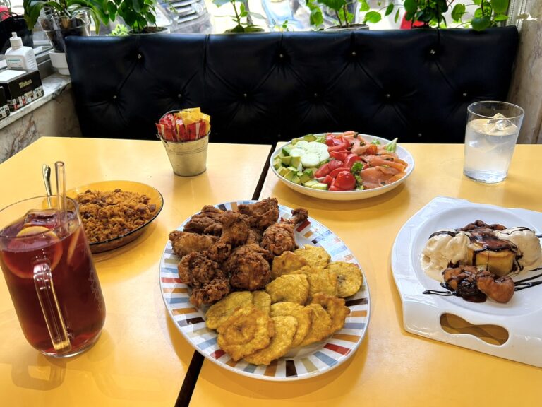 Comida Dominicana para 2 con Entrante + Principal + Postre a elegir + 2 Bebidas