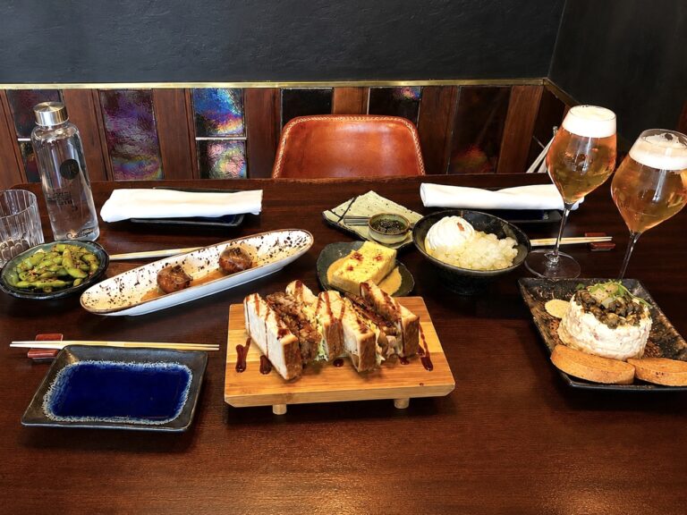 El Famoso Katsu Sando + Entrante + Postre + 2 Bebidas en Taberna Riscal