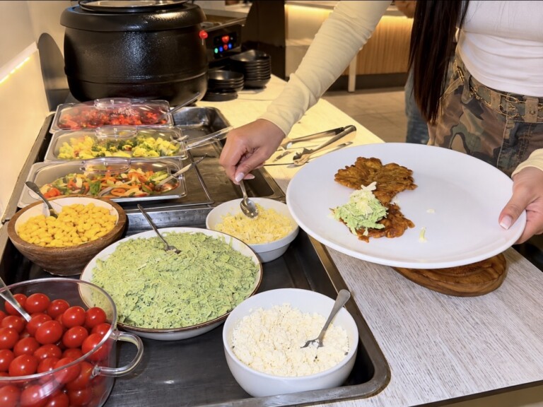 Buffet ilimitado de comida Casera Venezolana para 2 personas + 2 Bebidas + Postre en Malasaña